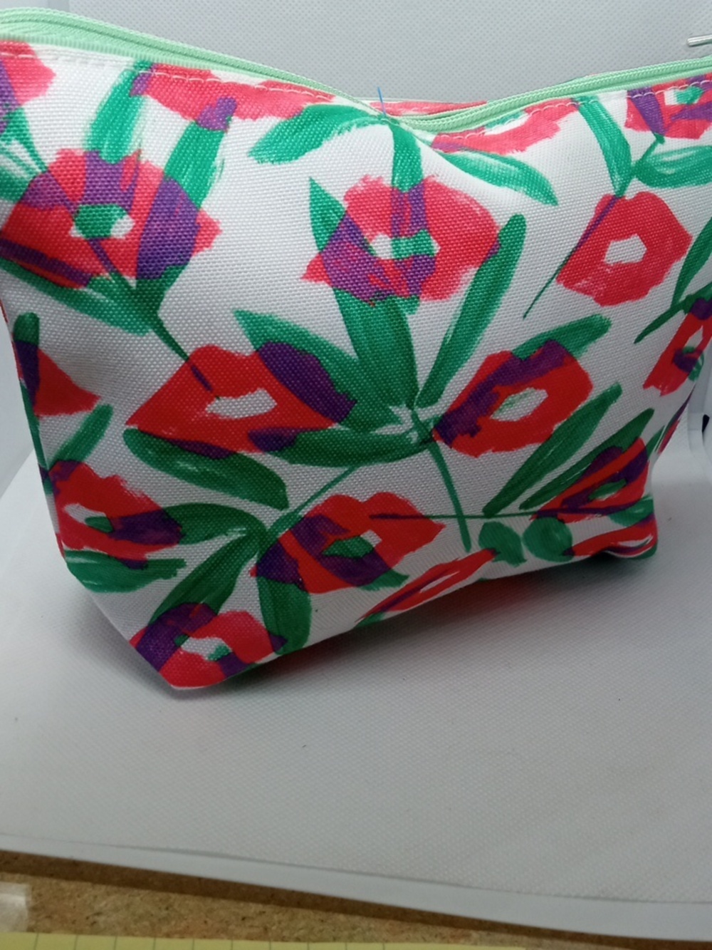 CLINIQUE MAKE UP BAG - Picture 6 of 8